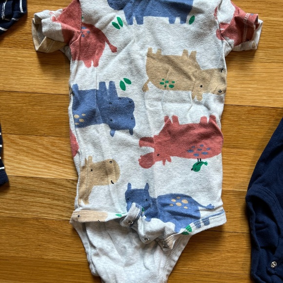 18 month short sleeve bodysuit bundle - Picture 5 of 6